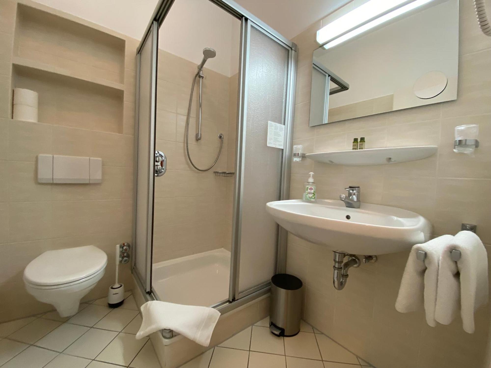 Adamidis Hotel Altenmedingen Bagian luar foto