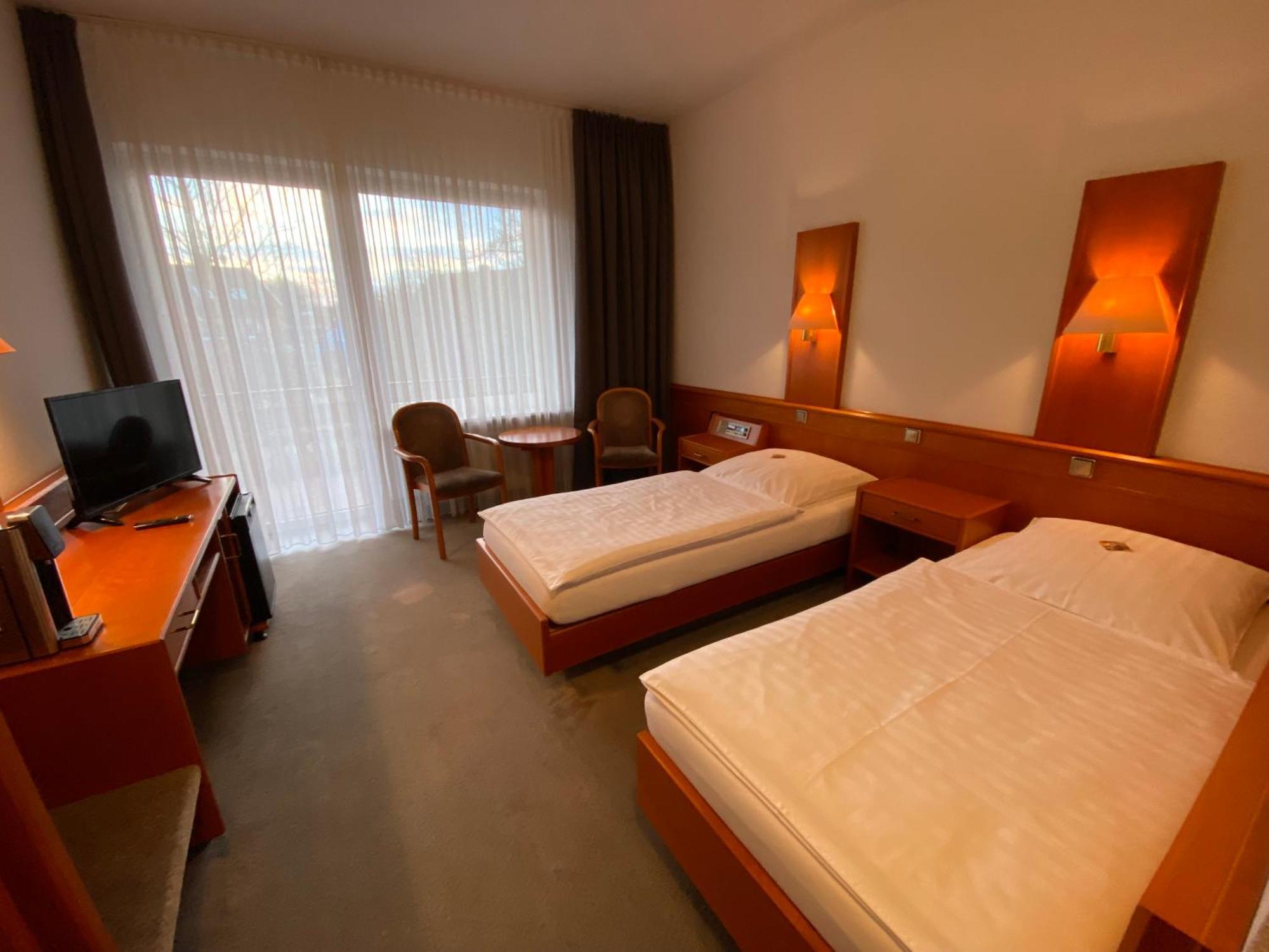 Adamidis Hotel Altenmedingen Bagian luar foto