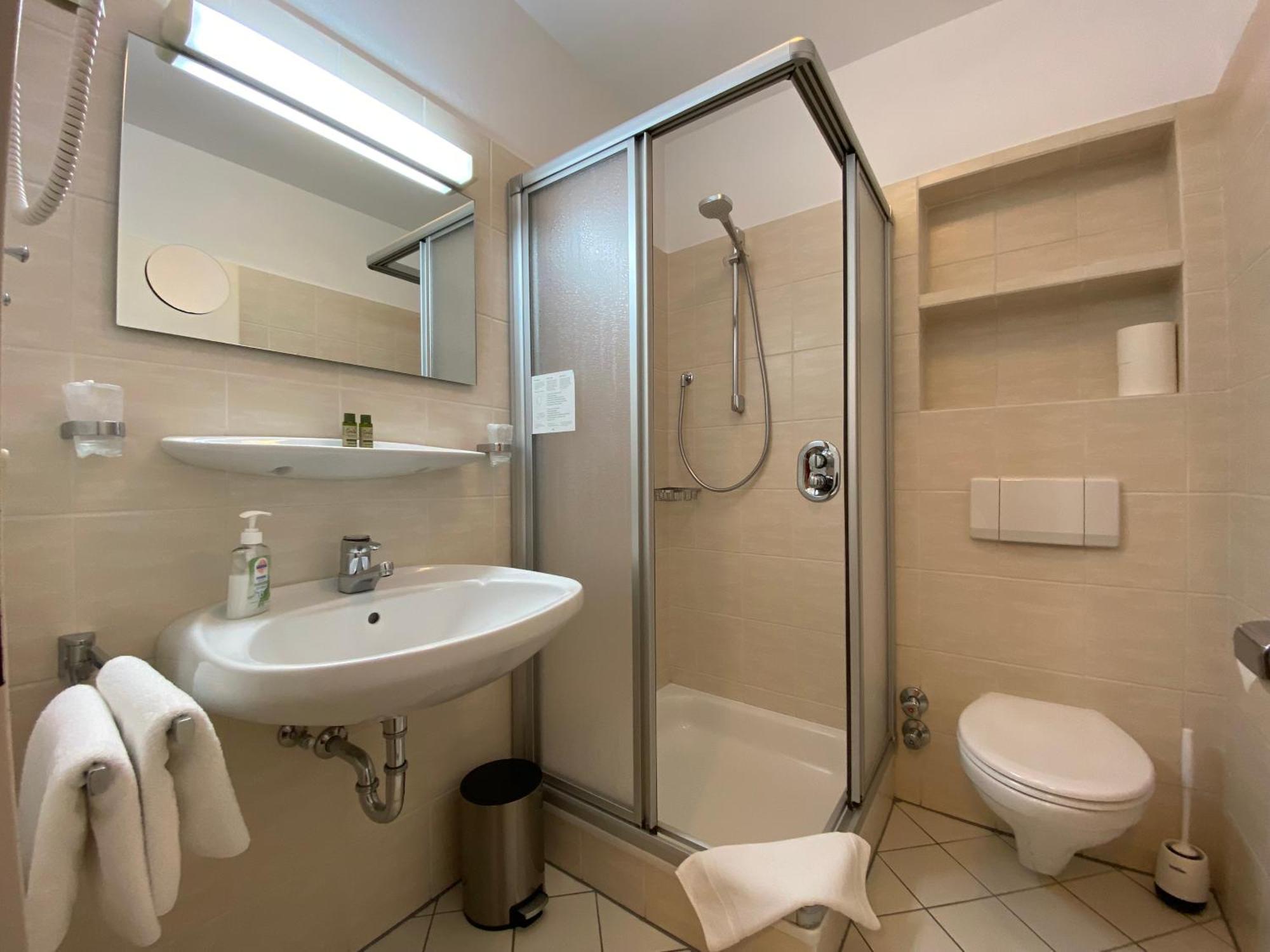 Adamidis Hotel Altenmedingen Bagian luar foto